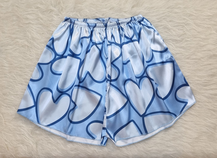 تاپ و شورتک ساتن ابریشم با اسکرانچی طرح قلب آبی Lorenza