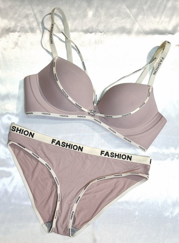 ست شورت وسوتین ابری لیزری با پوش آپ و بند هارنس بدون فنر Fashion